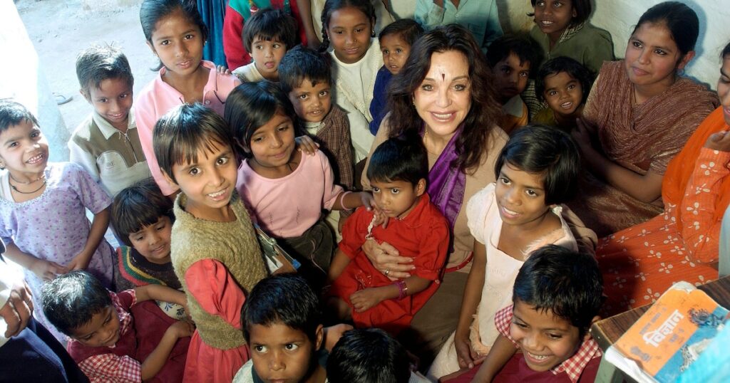 Albina du Boisrouvay en Inde avec l'association FXB, Bhojpura Camp, Jaipur le 23 décembre 2003