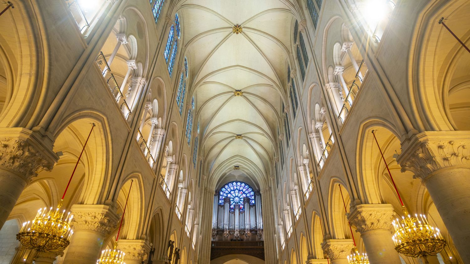 Légion d'honneur et ordre national du Mérite : une centaine d'artisans et d'entrepreneurs ayant participé au chantier de Notre-Dame de Paris décorés