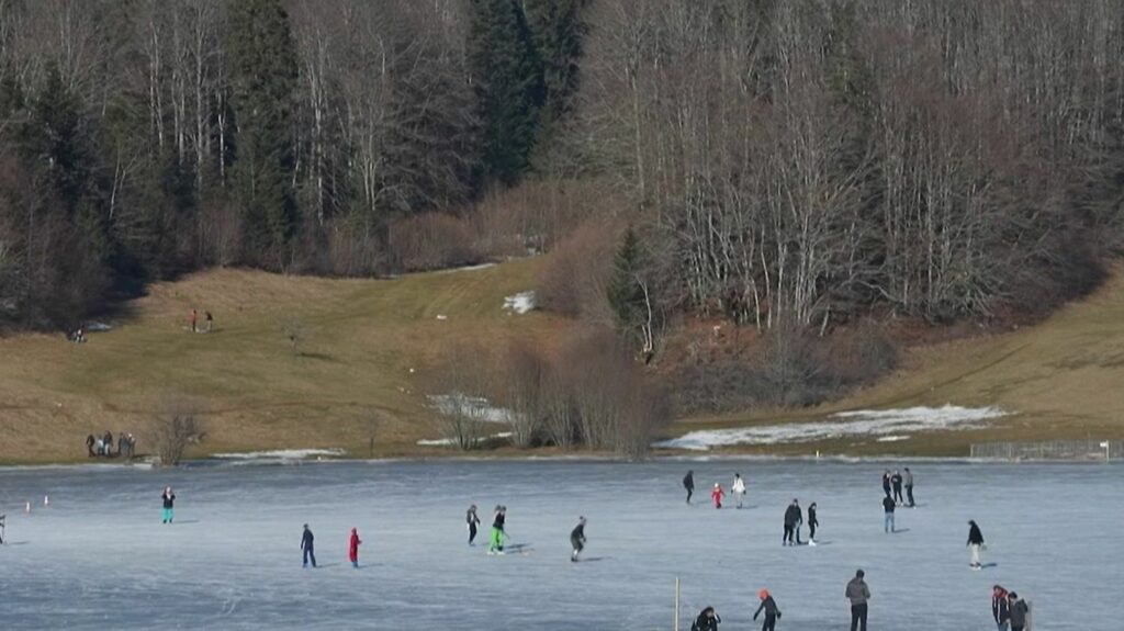 Ain : le lac Genin devient une patinoire naturelle