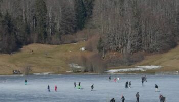 Ain : le lac Genin devient une patinoire naturelle