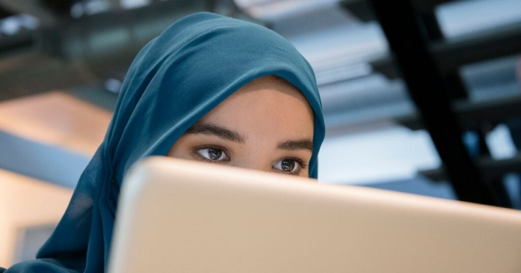 Arab businesswoman using a laptop