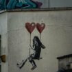 60 euros pour peindre avec Banksy: l'histoire derrière cette anecdote /
À la fin des années 1990, Banksy a donné des cours de peinture à des enfants de Bristol /
Quelques rares chanceux connaissent l'identité de Banksy: ils ont peint avec lui quand ils étaient enfants