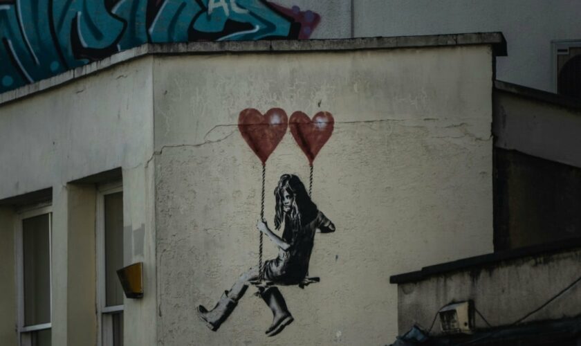 60 euros pour peindre avec Banksy: l'histoire derrière cette anecdote /
À la fin des années 1990, Banksy a donné des cours de peinture à des enfants de Bristol /
Quelques rares chanceux connaissent l'identité de Banksy: ils ont peint avec lui quand ils étaient enfants