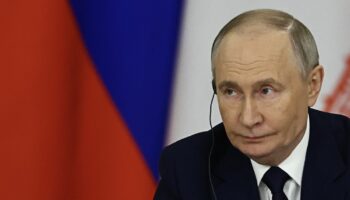 Vladimir Poutine se dit "ouvert au dialogue" avec Donald Trump pour obtenir une "paix durable" en Ukraine