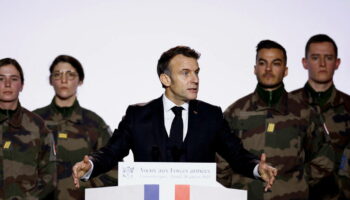 Armées : Emmanuel Macron veut pouvoir «mobiliser» davantage de jeunes volontaires en «renfort»