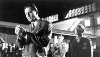 La Liste de Schindler : que symbolise la fillette en rouge dans le film de Spielberg ?