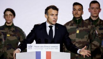 Emmanuel Macron veut "mobiliser" davantage de jeunes volontaires "en renfort" des armées