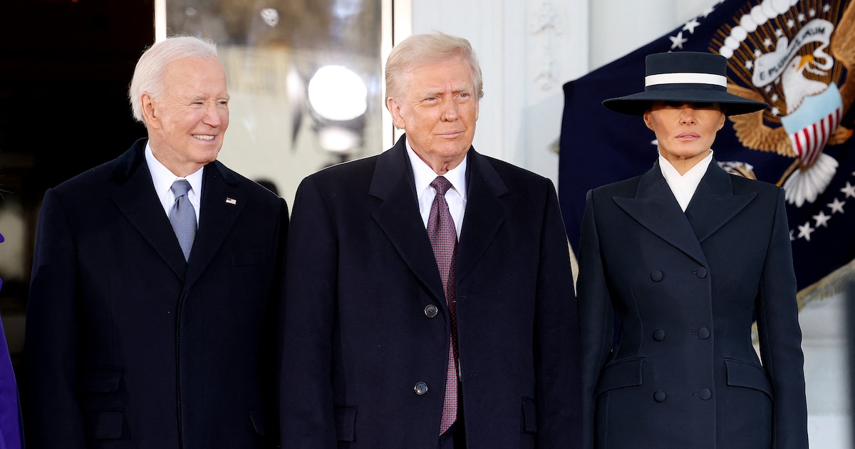 Le président américain Joe Biden accueille le président élu Donald Trump et Melania Trump à la Maison Blanche avant son investiture le 20 janvier 2025 à Washington, DC.