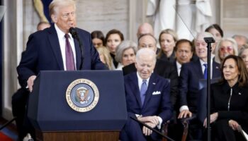 Dans son discours d’investiture, Trump rejoue “ses plus gros tubes”