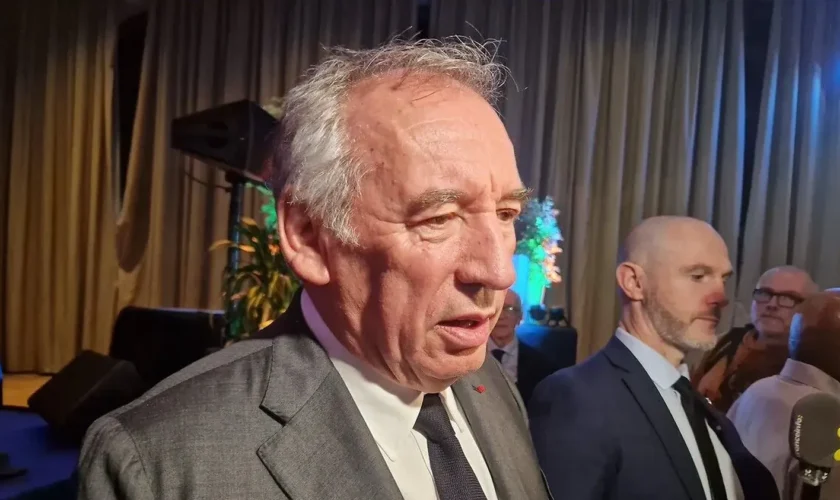 "Je serai là toutes les semaines", assure François Bayrou, en marge de ses vœux à Pau