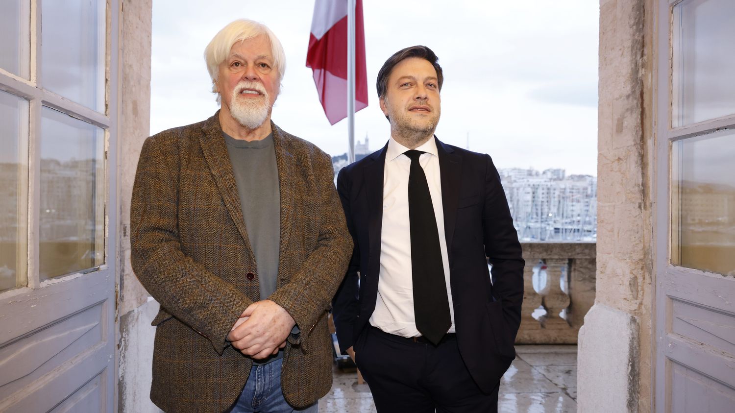 "Remercier les Marseillais pour leur soutien" : à Marseille, un mois après sa libération, Paul Watson assure qu'il poursuivra son combat contre les chasseurs de baleines