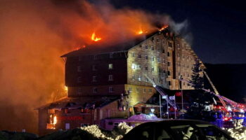 Un incendie dans un hôtel de station de ski en Turquie fait 66 morts