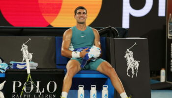 Alcaraz s'est il moqué de la blessure de Djokovic ? "Ne vous laissez pas berner" lance McEnroe, la vidéo étrange