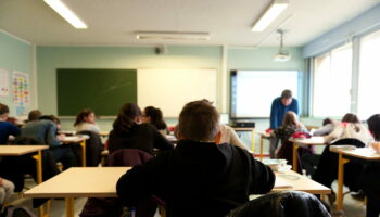 Une collégienne menace de mort son prof qui montrait des dessins de Charlie, la peine qu'elle risque est fixée