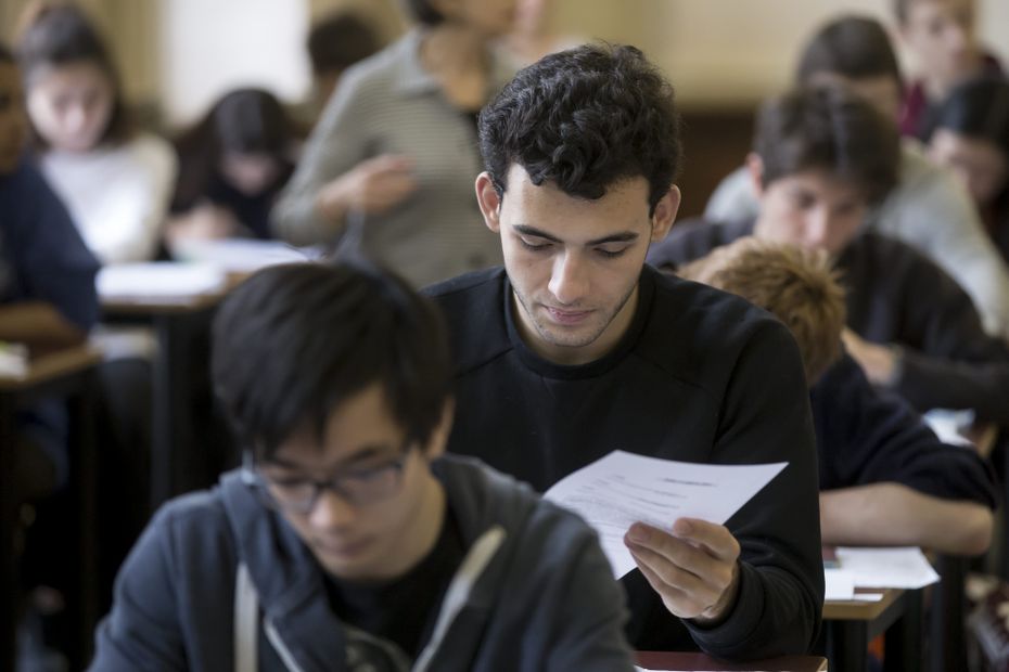 "La politique de l'autruche ne nous aide pas" : des élèves sans professeur de français, à cinq mois de l'épreuve du bac