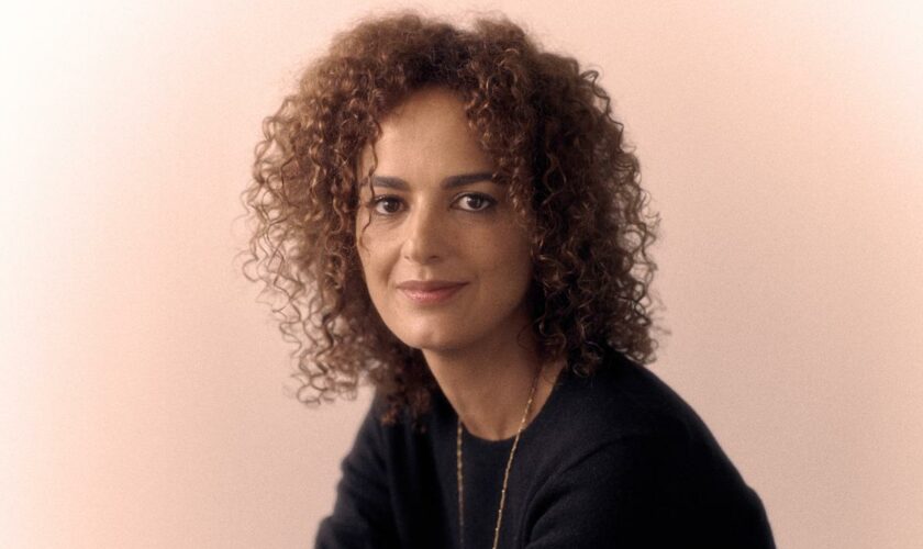 « C’est très difficile de savoir qui on est quand le monde paraît constamment instable » : Leïla Slimani raconte l’adolescence au Maroc