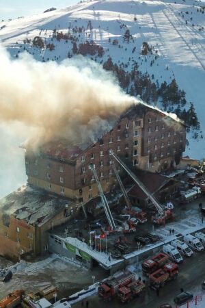 Incendie dans une station de ski en Turquie : le bilan monte à 76 morts dans un hôtel, touché par un feu "désormais maîtrisé"