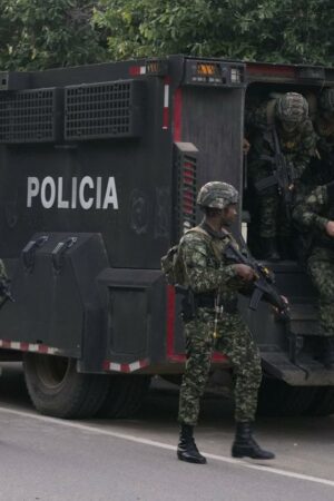 Violences entre guérillas, 20 000 déplacés… En Colombie, le président décrète l’état d’urgence