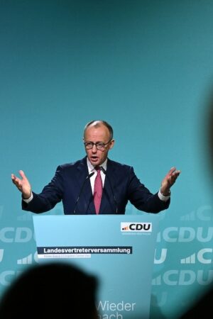 Le chef de l'Union chrétienne-démocrate (CDU) Friedrich Merz lors d'une conférence de son parti à Essen dans l'ouest de l'Allemagne, le 14 décembre 2024