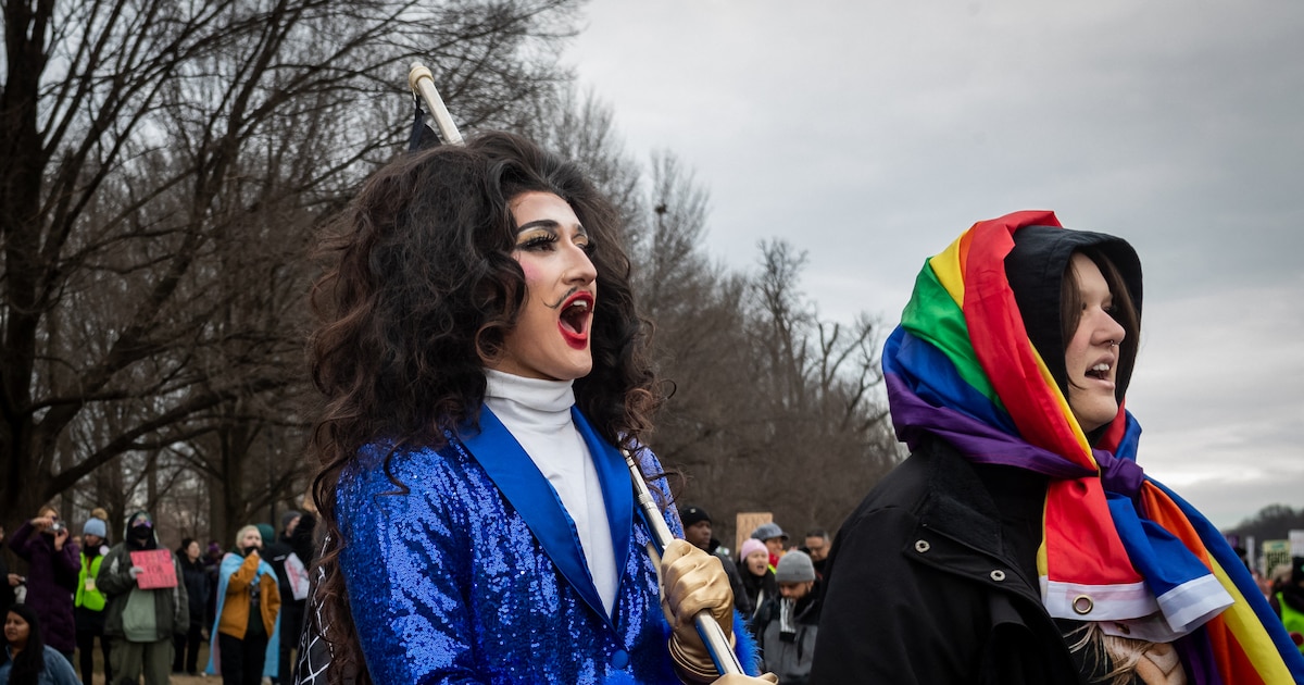 Des milliers de personnes réclament l'égalité des droits pour les personnes LGBTQ+, deux jours avant l'investiture de Donald Trump en tant que 47e président des États-Unis, à Washington, DC, le 18 janvier 2025. (Photo par Allison Bailey/NurPhoto)