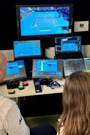 REPORTAGE. Open d'Australie : dans les coulisses de l'arbitrage électronique, qui a relégué les juges de lignes hors des courts