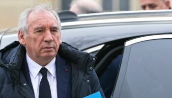 Le Premier ministre François Bayrou, à Paris le 17 janvier 2025, entend remettre les patenaires sociaux au centre du jeu