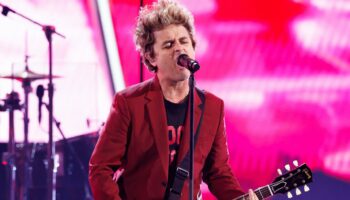 Green Day tacle Elon Musk en changeant les paroles d’« American Idiot » lors d’un concert en Afrique du Sud