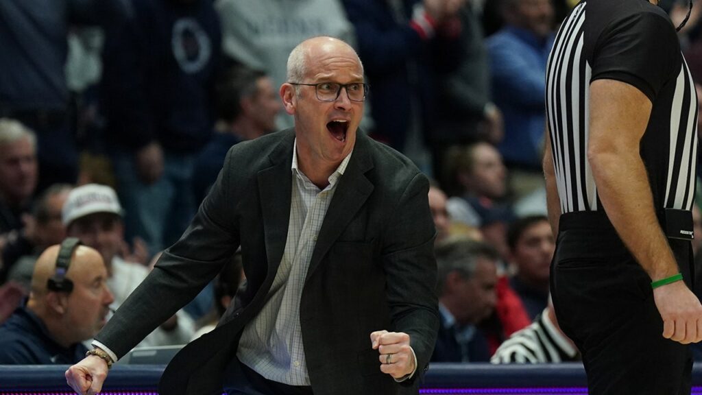 UConn's Dan Hurley unloads on referee with epic 1-liner in Huskies' overtime win: 'Did I say that?'