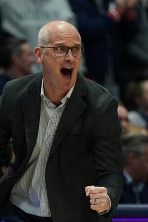 UConn's Dan Hurley unloads on referee with epic 1-liner in Huskies' overtime win: 'Did I say that?'