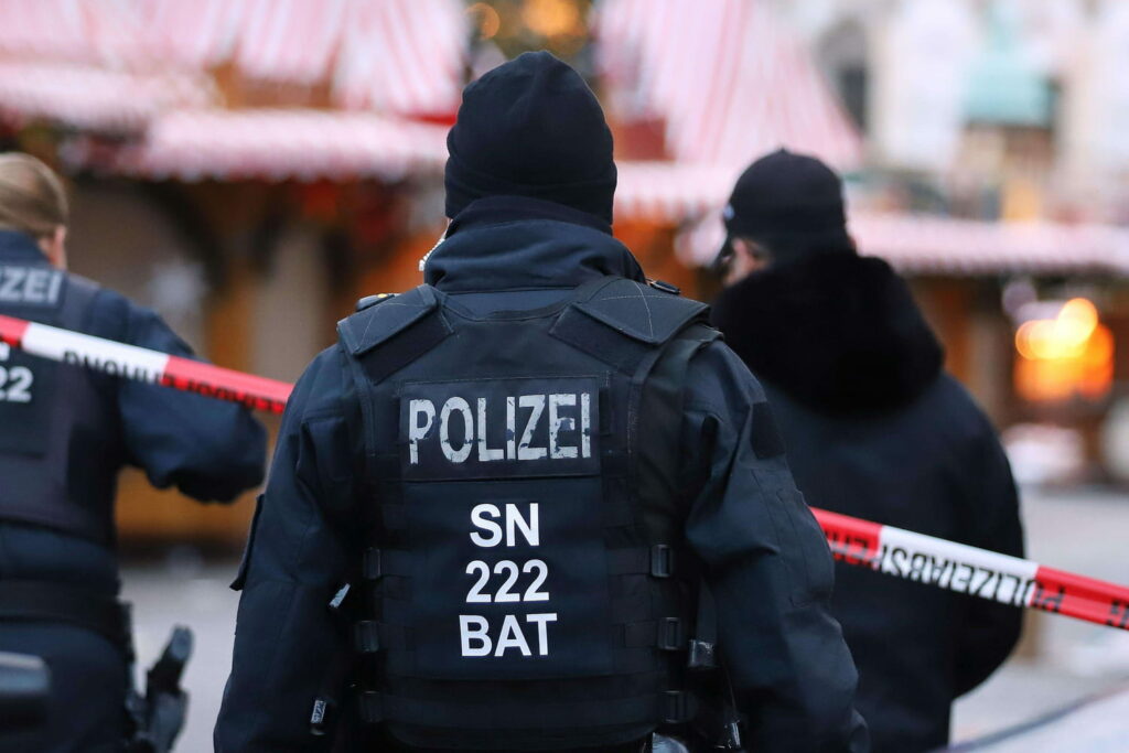 Attaque au couteau en Allemagne : une personne interpellée et d'autres suspects recherchés