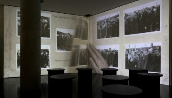 80 ans de la libération d'Auschwitz : une exposition parisienne décrypte les photos prises dans le camp d'extermination par les nazis