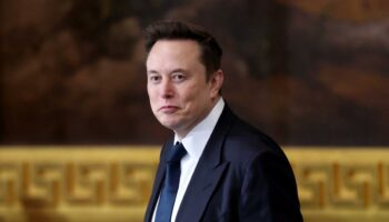 Musk critique le projet d’investissement dans l’IA présenté par Trump, le patron d’OpenAi lui répond