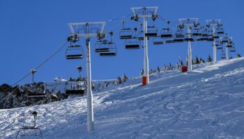 En Isère, une fillette de 10 ans meurt au ski après avoir heurté une paroi rocheuse