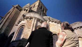 Patrimoine : les cinq châteaux forts de la cité de Chauvigny surplombent toute la ville