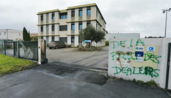 Le siège de l’Office français de la biodiversité dans l’Aude tagué et incendié