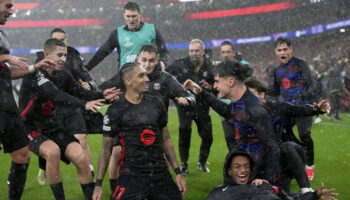 Immense polémique après la remontada de Barcelone face à Benfica, les images