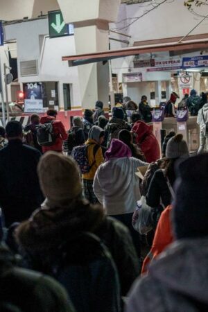 “C’est un crève-cœur” : Trump suspend l’entrée des réfugiés aux États-Unis