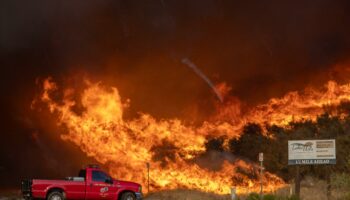 Los Angeles : un nouvel incendie impressionnant fait rage, des milliers d’ordres d’évacuation