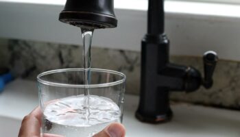 Paris, Lyon, Bordeaux… Des PFAS retrouvés dans l’eau du robinet