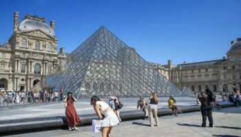 Inondations, avaries, vétusté : la présidente du Louvre alerte sur l’état du musée