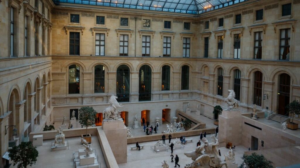 Vétusté du musée du Louvre : "En l'espace d'une dizaine d'années, le Louvre a perdu plus de 200 emplois", explique le représentant du personnel CGT