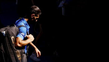 Open d’Australie : blessé, Djokovic rend les armes en demi-finale face à Zverev