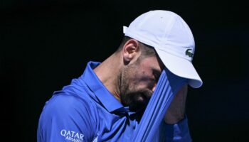 Open d'Australie : en quête d'un 25e titre du Grand Chelem, Novak Djokovic abandonne après un set en demi-finale contre Alexander Zverev