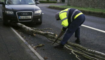 Tempête Eowyn : rafales dignes d’un ouragan en Irlande, plus de 500 000 foyers sans électricité