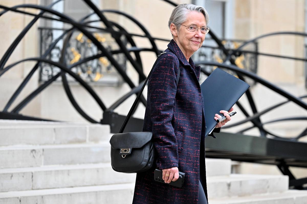 Education à la vie affective et sexuelle : Elisabeth Borne défend un programme « indispensable »