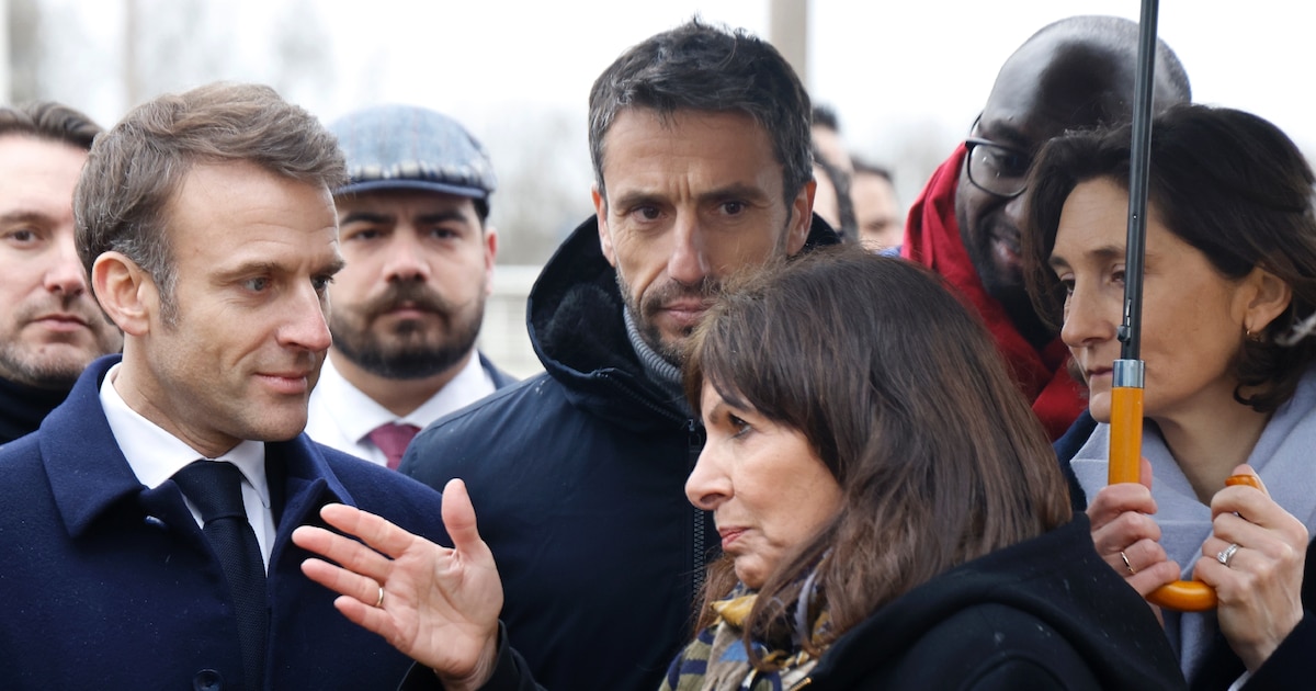 Anne Hidalgo et Emmanuel Macron à l'inauguration du Village olympique à Saint-Denis, le 29 février 2024