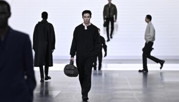 Fashion Week masculine à Paris : Dior Homme plonge dans les archives du célèbre couturier pour une collection très épurée