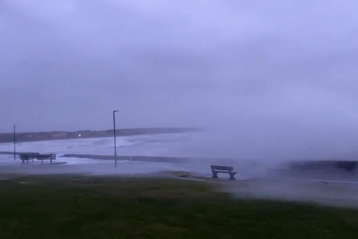 Tempête Eowyn : qu’est-ce qu’une « bombe météorologique » ?