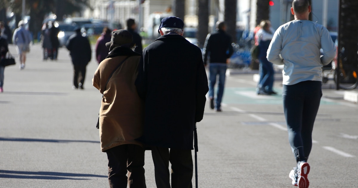 Les retraites de base sont revalorisées de 2,2% le 1er janvier 2025, à hauteur de l'inflation comme le prévoit la loi, contre 0,8% initialement prévu par l'ex-gouvernement Barnier pour faire des économies