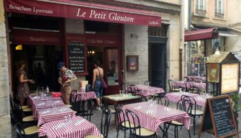 "Bouchons", des restaurants symboles de la gastronomie lyonnaise